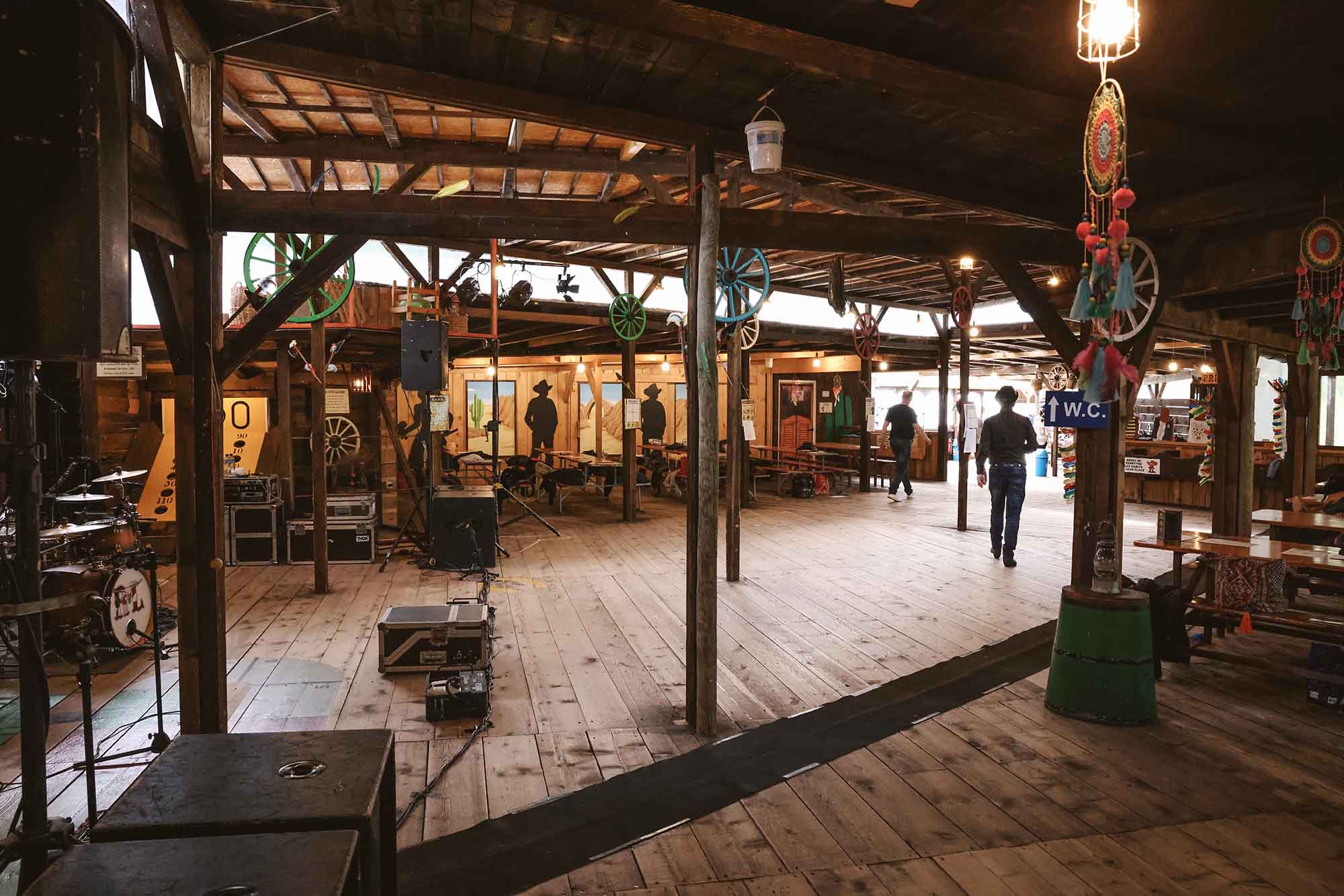 Western City Martigny - Saloon - Salle de danse country - 300 m2 Western City Martigny - Saloon - Salle de danse country - 300 m2